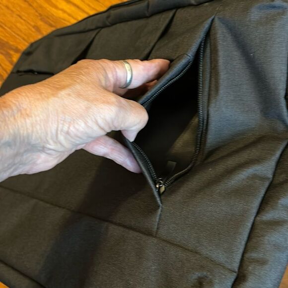 Black briefcase/padded 17.5" laptop sleeve. Use w/handle or 50" shoulder strap - Picture 7 of 12